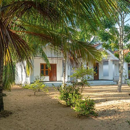 Surf & Yoga Arugam Bay Hotel Екстериор снимка